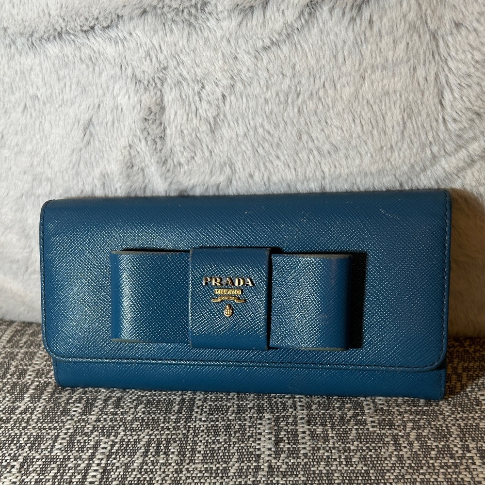376. Prada Saffiano Bow Wallet